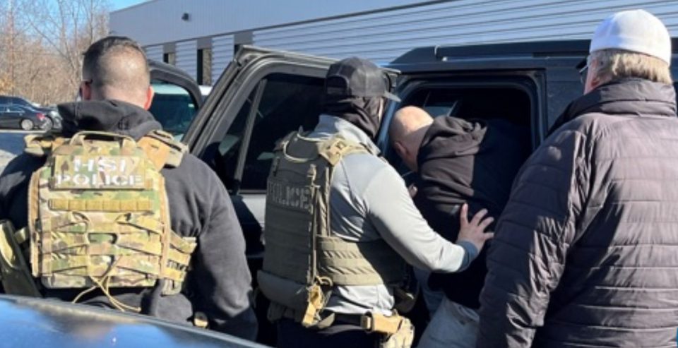 A ação contou com a participação do FBI, da polícia federal e do departamento de combate ao tráfico de drogas (Foto: divulgação ICE)