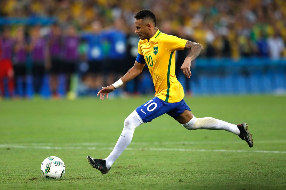 Neymar voltando a vestir a camisa da Seleção Brasileira: um sonho cada vez mais distante (Foto: Fernando Frazão/Agência Brasil)