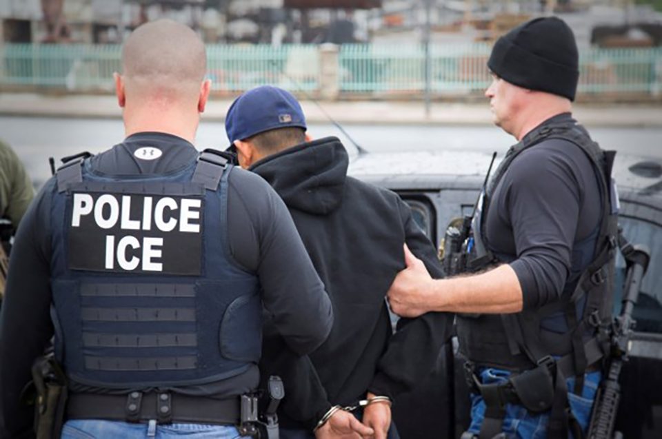 Mais de 200 agências policiais estaduais, municipais e de condados na Flórida assinaram acordos de cooperação com o ICE (Foto: Pixabay)