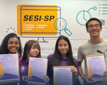Os jovens são alunos dos 2º e 3º ano do ensino médio da Escola do Sesi na cidade de Itu (SP) e já venceram outras competições de robótica no Brasil e no exterior.