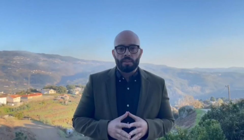 O neurocientista Dr. Fabiano de Abreu Agrela Rodrigues acredita que a tecnologia é uma forma de eternizar o pensamento de maneira lógica, ética e precisa. (Foto: Reprodução Youtube)