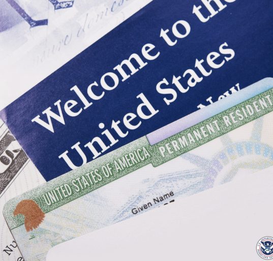 Vítimas dizem que empresa transmitia confiança, fazia promessas de regularização imigratória e realizava cobranças sucessivas ao longo do processo (Foto: USCIS)