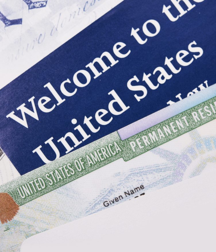 O Kaiser Family Foundation alerta que medida fará com que os imigrantes evitem utilizar serviços públicos essenciais, por medo de comprometer seus processos migratórios. (Foto: USCIS)