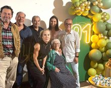 A aniversariante com os filhos (da esquerda para a direita) Silas Coleta de Almeida, Silmar Coleta de Almeida, Gideon César de Almeida, Rosimeire de Almeida Gigante, Silair Coleta de Almeida e Rosângela Coleta de Almeida (Foto: Arquivo pessoal)