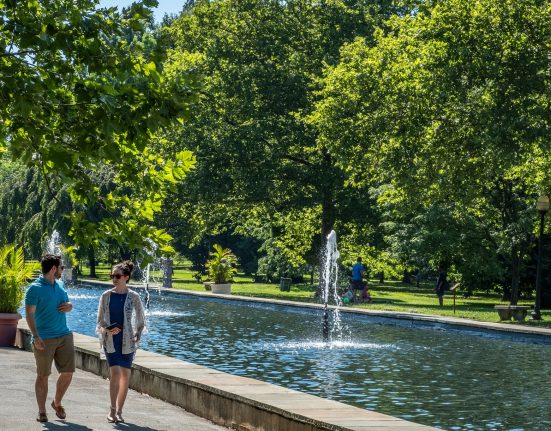 Episódio em Fairmount Park reacende o debate sobre controle de armas e segurança pública em locais públicos durante feriados (Foto: Reprodução site)