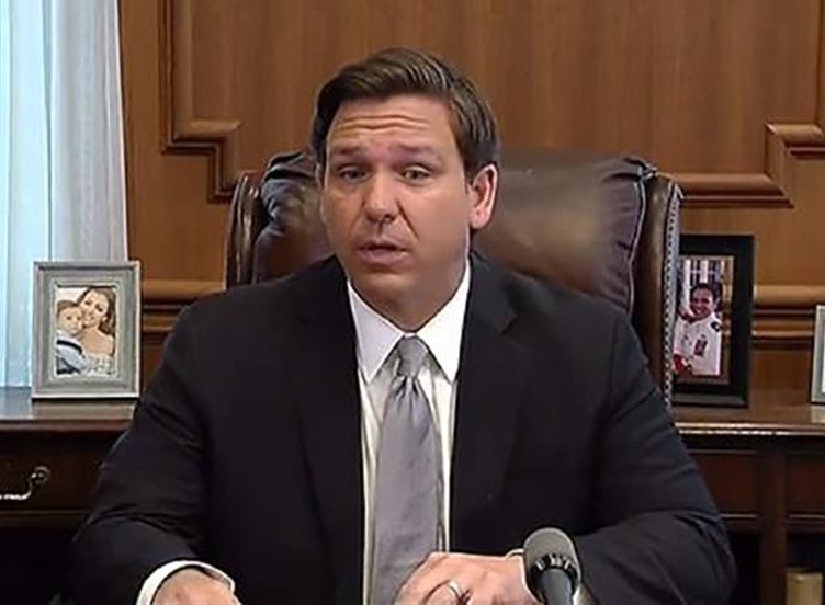 DeSantis não é o único governante a defender medidas mais agressivas durante os protestos. O governador do Texas, Greg Abbott, convocou a Guarda Nacional para controlar as manifestações no estado (foto: Wikimedia)