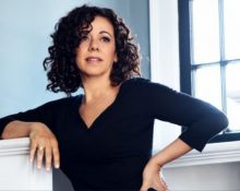 Luciana já se apresentou e gravou com grandes nomes como Herbie Hancock, Paul Simon, James Taylor, Bobby McFerrin, Maria Schneider e muitos outros (Foto: Divulgação)