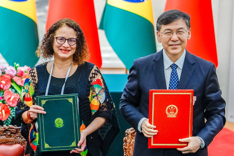 Ministra da Ciência, Tecnologia e Inovação, Luciana Santos e Presidente da República Popular da China, Xi Jinping (Foto: Ricardo Stuckert/PR)