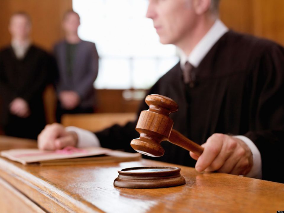 Habeas corpus garante o direito de qualquer pessoa detida ser levada a um juiz para contestar a prisão nos EUA (Foto: Canva)