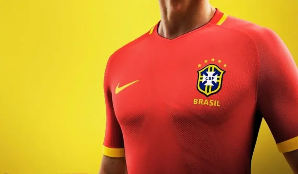 O público considera que a mudança seria uma ofensa à história do futebol brasileiro, em especial ao uniforme azul, que já deu tantas alegrias – como na final da Copa de 1958, no primeiro título mundial conquistado pelo Brasil (Foto: Redes Sociais)