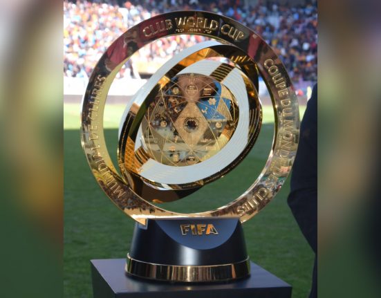 A taça, em ouro 24 quilates, é o sonho de consumo de 32 clubes (Foto: Wikimedia)