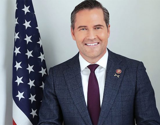 Waltz foi alvo de críticas após incluir, por engano, um jornalista no grupo secreto de mensagens que discutia a operação militar contra os militantes Houthis no Iêmen (Foto: Official_Portrait_Wikimedia)