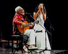 Gilberto Gil e Marisa Monte em gravação ao vivo de “A Paz” (Foto: Divulgação)