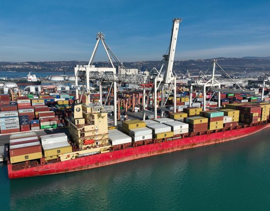Especialistas acreditam que o acordo abrirá caminho para negociações mais duradouras, o que beneficiaria toda a economia global (Foto: Petar Milošević/Wikimedia Commons)