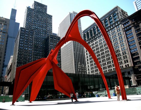 A escultura "Flamingo" do artista Alexander Calder está entre as obras do acervo federal (Foto: Vincent Desjardins_Wikimedia)