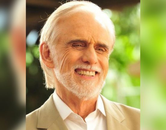 O ator interpretou personagens icônicos, como o taxista Carlão, de Pecado Capital (1975), e o charlatão Herculano, de O Astro (1977), ambas novelas de Janete Clair (Foto: Reprodução Redes Sociais)