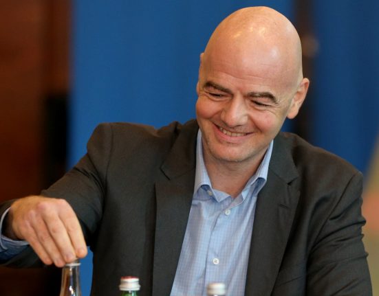 O presidente da FIFA, Gianni Infantino, minimizou os temores das organizações de defesa dos imigrantes, afirmando que o objetivo é garantir a segurança de todos os participantes e torcedores. (Foto: Doha Stadium Plus Qatar/Wikimedia)