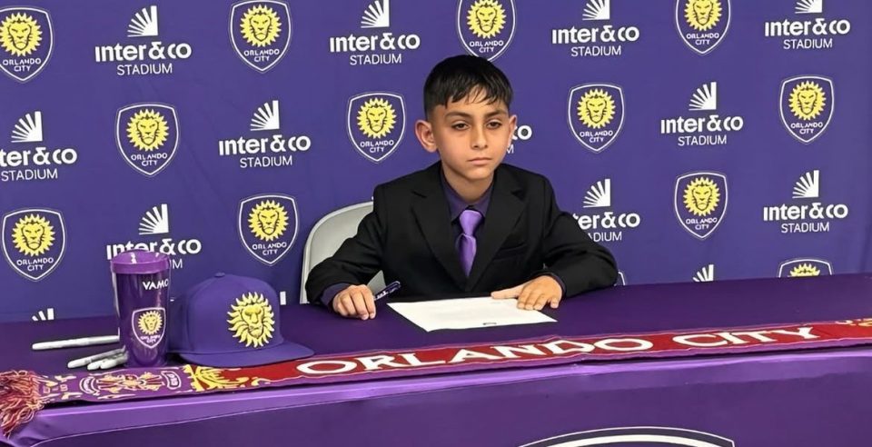 Ambidestro e versátil, Theo atua tanto como atacante quanto como meia, e impressiona os treinadores e observadores por sua maturidade em campo (Foto: Reprodução Redes Sociais)