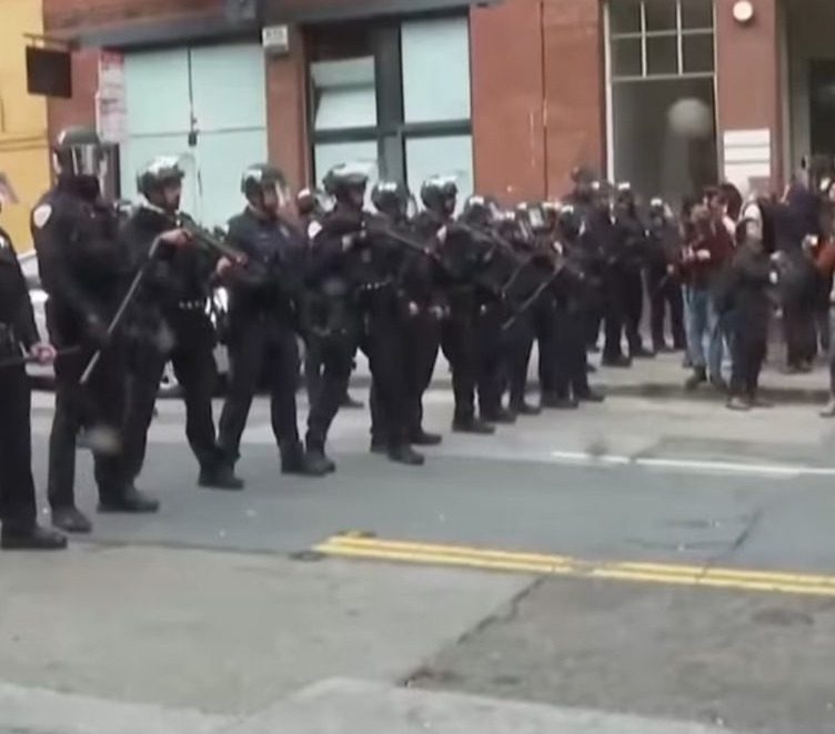 A decisão permite que o governo federal prossiga com o envio de cerca de 4 mil soldados da Guarda Nacional e 700 fuzileiros navais (Foto: Reprodução TV)