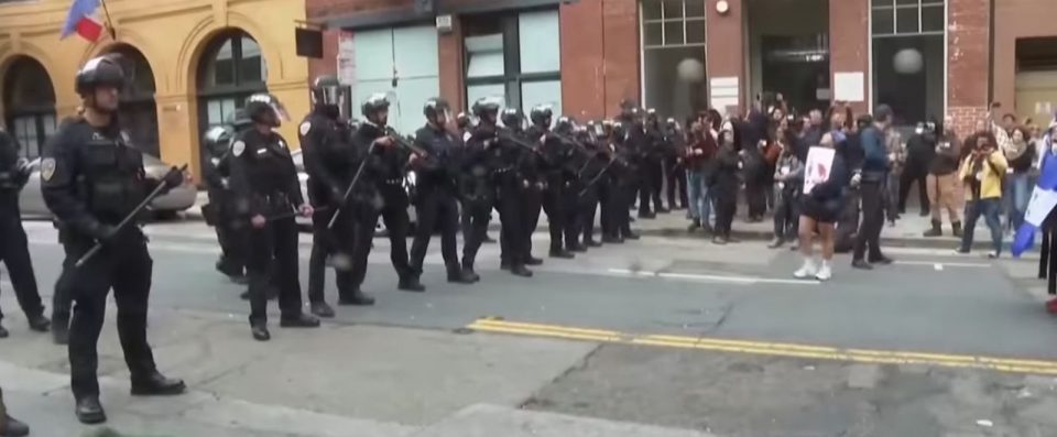 A decisão permite que o governo federal prossiga com o envio de cerca de 4 mil soldados da Guarda Nacional e 700 fuzileiros navais (Foto: Reprodução TV)