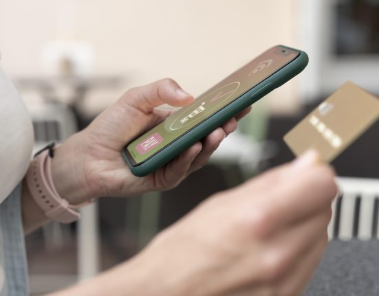 Anúncios foram feitos na terça-feira (10), em evento em São Paulo, no qual a big tech apresentou também a integração entre o Google Pay e a ferramenta de pesquisa por imagem (Foto: Freepik)