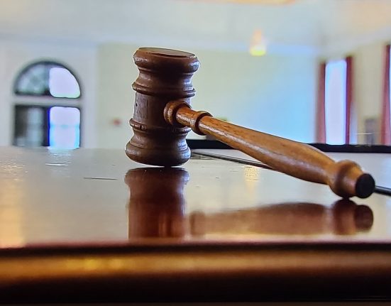 Líderes comunitários em Massachusetts ressaltaram que a decisão pode inspirar outros imigrantes em situação semelhante a reivindicar seus direitos legais (Foto: Reprodução TV)