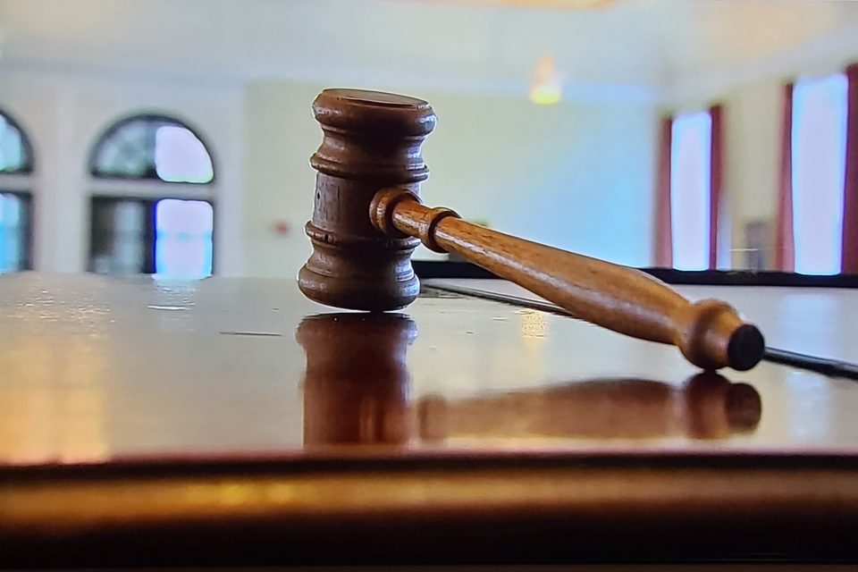 Líderes comunitários em Massachusetts ressaltaram que a decisão pode inspirar outros imigrantes em situação semelhante a reivindicar seus direitos legais (Foto: Reprodução TV)