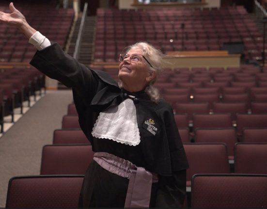 Maria Nilza Ferreira da Costa - formada em Letras pela Uninter (Foto: Divulgação)