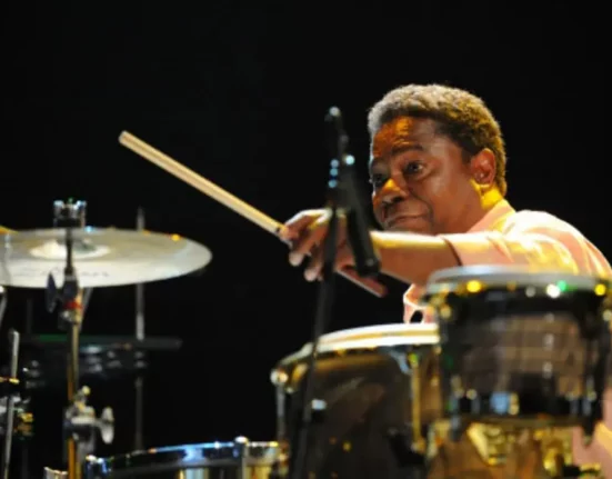 Paulinho da Costa fez história e se tornou o primeiro brasileiro vivo a ganhar uma estrela na Calçada da Fama de Hollywood (Foto: Divulgação)