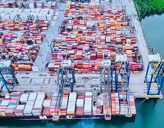 Caso não houvesse a prorrogação, as taxas aplicadas pelos Estados Unidos poderiam saltar para 145%, enquanto as da China chegariam a 125% (Foto: Reprodução TV)