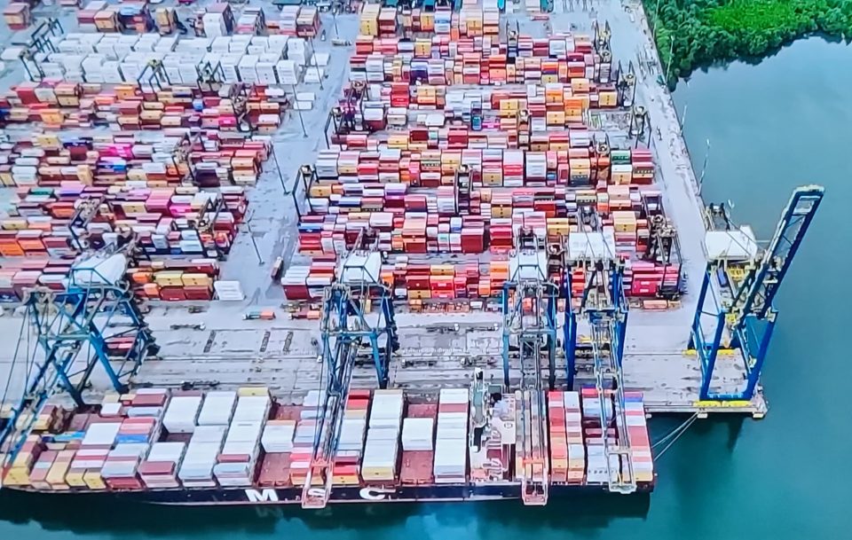 Caso não houvesse a prorrogação, as taxas aplicadas pelos Estados Unidos poderiam saltar para 145%, enquanto as da China chegariam a 125% (Foto: Reprodução TV)