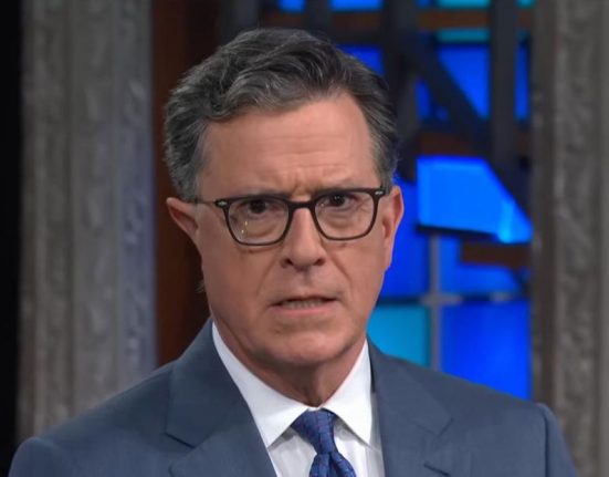 Colbert ainda não anunciou seus planos para o futuro, e a CBS informou que não há substituto previsto para ocupar o horário do Late Show (Reprodução TV)