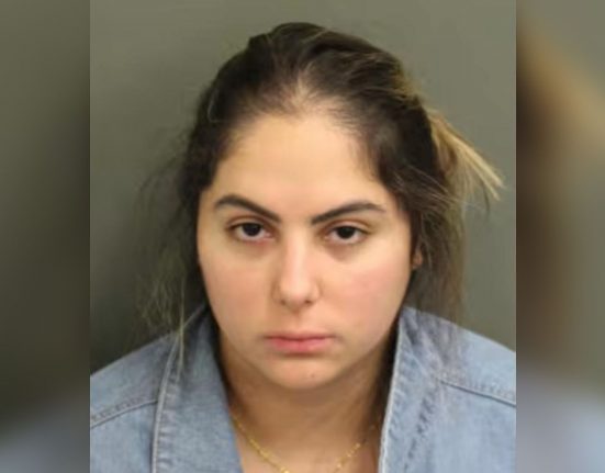 Gabriela permanece detida em um centro de custódia do condado de Orange, na Flórida, e aguarda audiência preliminar. (Foto: Reprodução Redes Sociais)