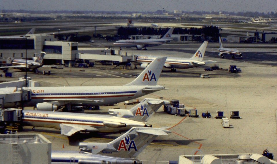 O Concourse D é o maior e mais movimentado terminal do aeroporto, e concentra a maioria dos voos domésticos e internacionais da American Airlines em Miami (Foto: G_B_NZ/Wikimedia_