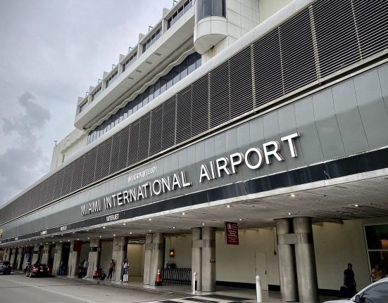 Dados da empresa Tourism Economics indicam que as chegadas internacionais com pernoite aos Estados Unidos caíram 8,2% no primeiro semestre (Foto: Sharon Hahn Darlin/Wikimedia)