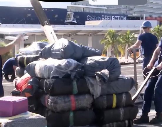 O recorde anterior de maior apreensão da Guarda Costeira havia sido registrado em 2021, com 61 mil pounds de drogas, avaliadas em impressionantes $ 1,4 bilhão (Foto: Reprodução TV)