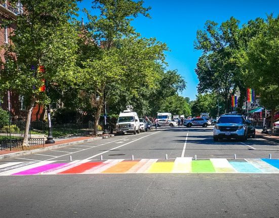 O governador da Flórida, Ron DeSantis, apoiou o Departamento de Transportes e reforçou nas redes sociais que não permitirá que as rodovias estaduais sejam usadas para fins políticos (Foto: Ted Eytan/Wikimedia)
