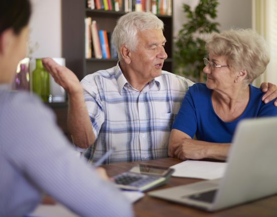 Cerca de 40% dos beneficiários da Previdência Social pagam impostos sobre seus benefícios (Foto: Freepik)