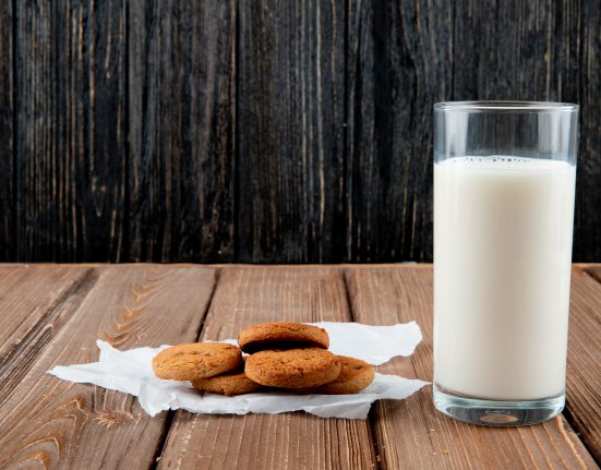 Entre setembro de 2023 e março de 2024, um surto de Salmonella Typhimurium na Califórnia deixou 171 pessoas infectadas após o consumo de leite cru de uma pequena propriedade (Foto: Freepik)