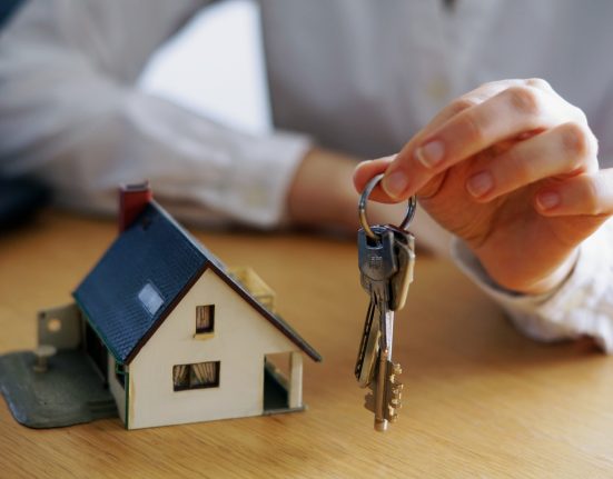 Los Angeles, Nova York e San Diego apresentam situação semelhante, compondo o grupo de áreas metropolitanas com maiores barreiras à aquisição da casa própria (Foto: Freepik)