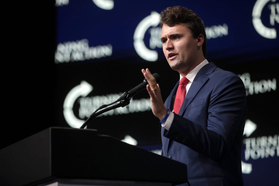 Charlie Kirk era próximo de Trump e se destacou como uma das vozes mais influentes do conservadorismo americano entre jovens (Foto: Gage Skidmore/Wikimedia)
