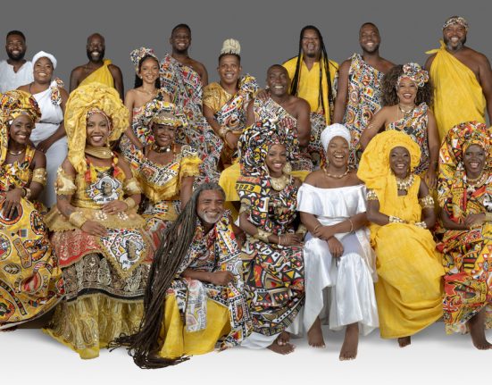 Muito mais do que um show, a apresentação do Ilê Aiyê é uma celebração da cultura afro-brasileira (Foto: Divulgação)