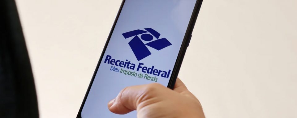 A recomendação do governo para os brasileiros é se informar em canais institucionais e evitar compartilhar conteúdo sem origem comprovada (Foto: GOV.BR)