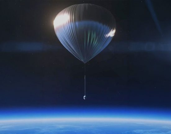 Partindo de uma plataforma em Cabo Canaveral (Flórida), cada viagem terá duração aproximada de seis horas, incluindo subida, permanência na estratosfera e descida controlada (Foto: Reprodução/Space Perspective)