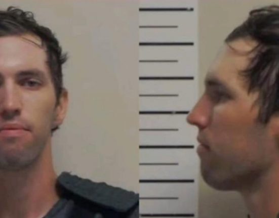 O suspeito foi encontrado em posse de uma carabina Mauser M98 de ação por ferrolho, com inscrições nos cartuchos de mensagens como “Hey fascist, catch” e trechos da canção antifascista italiana “Bella Ciao” (Foto: Reprodução redes sociais)