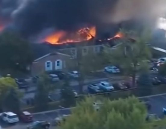 De acordo com a organização Gun Violence Archive, já foram registrados pelo menos 324 ataques a tiros em massa neste ano nos Estados Unidos (Foto: Reprodução TV)