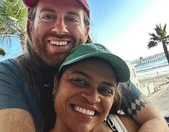 De acordo com o casal, a detenção estaria relacionada a um suposto não comparecimento a uma audiência judicial em 2019, algo que eles desconheciam. Barbara não tem antecedentes criminais e vive nos Estados Unidos desde 2018 com visto de turista (Foto: Reprodução redes sociais)