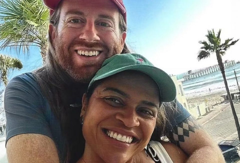 De acordo com o casal, a detenção estaria relacionada a um suposto não comparecimento a uma audiência judicial em 2019, algo que eles desconheciam. Barbara não tem antecedentes criminais e vive nos Estados Unidos desde 2018 com visto de turista (Foto: Reprodução redes sociais)