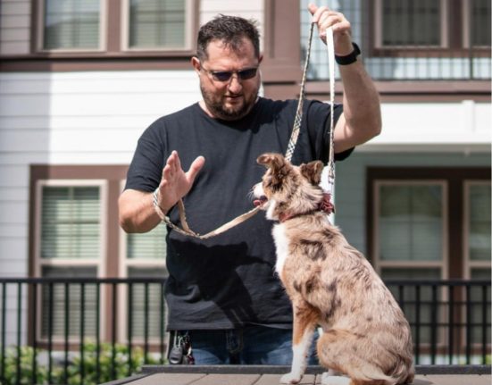 Morador da Flórida há cerca de uma década, ele já treinou mais de 800 cães da comunidade brasileira em Orlando. (Foto: Redes sociais)