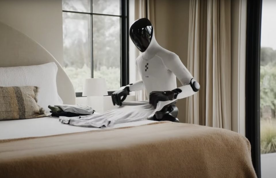 Robô que dobra roupas e limpa a casa conquista título de uma das melhores invenções do ano